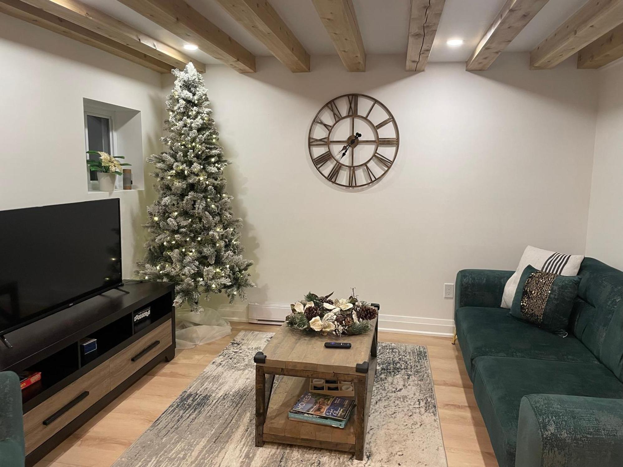 Cozy Cottage Style House Кичънър Екстериор снимка